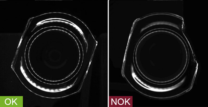 Inspection of the syringe finger flange