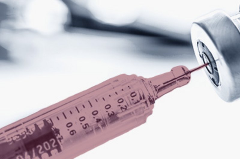 Syringe drawing liquid from a pharmaceutical vial