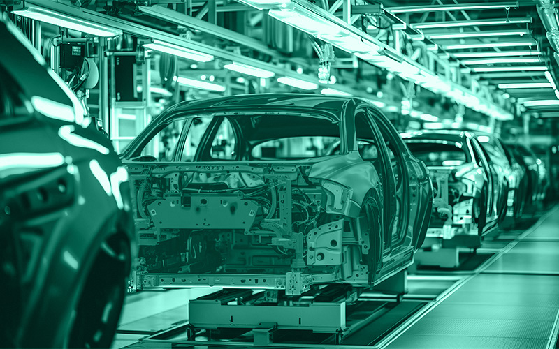 eine Fahrzeug-Karosserie wir automatisch auf der Produktionslinie geführt und Schritt für Schritt montiert