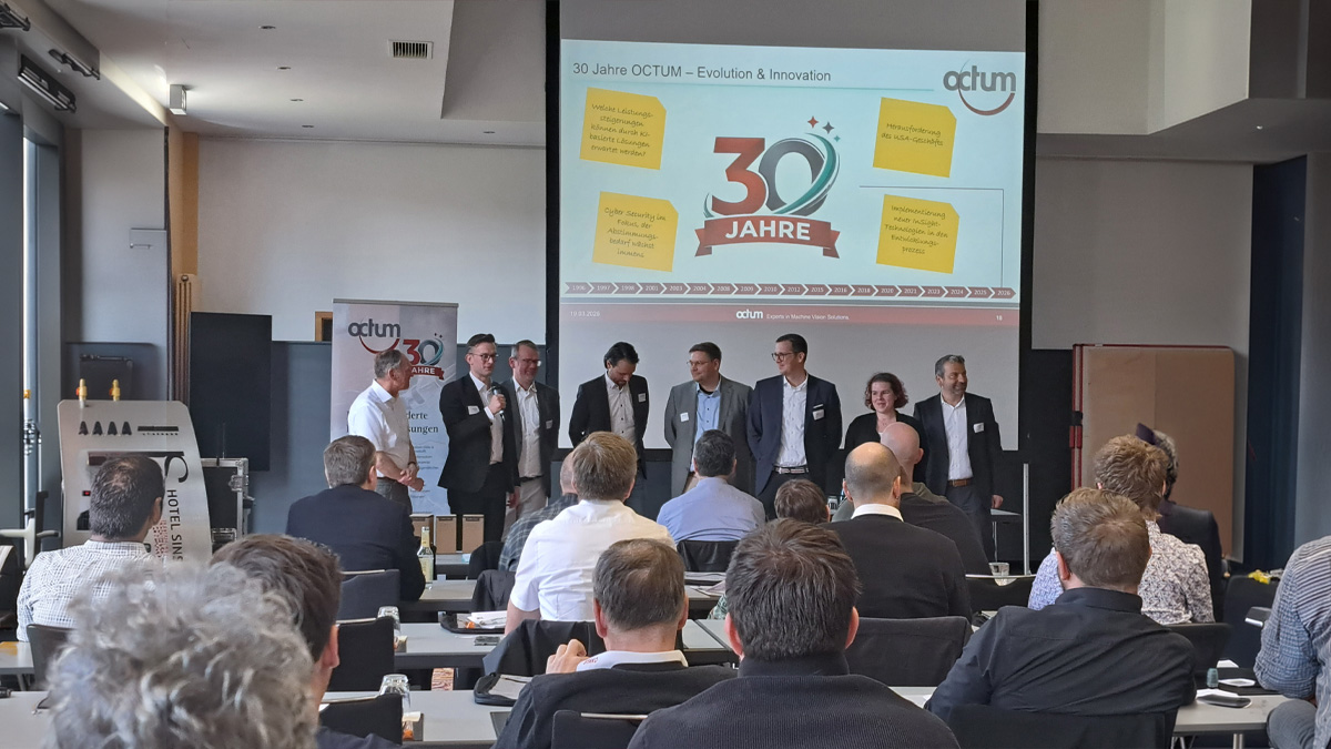 [Translate to English (USA):] Gruppenbild der Teilnehmer beim TechDay